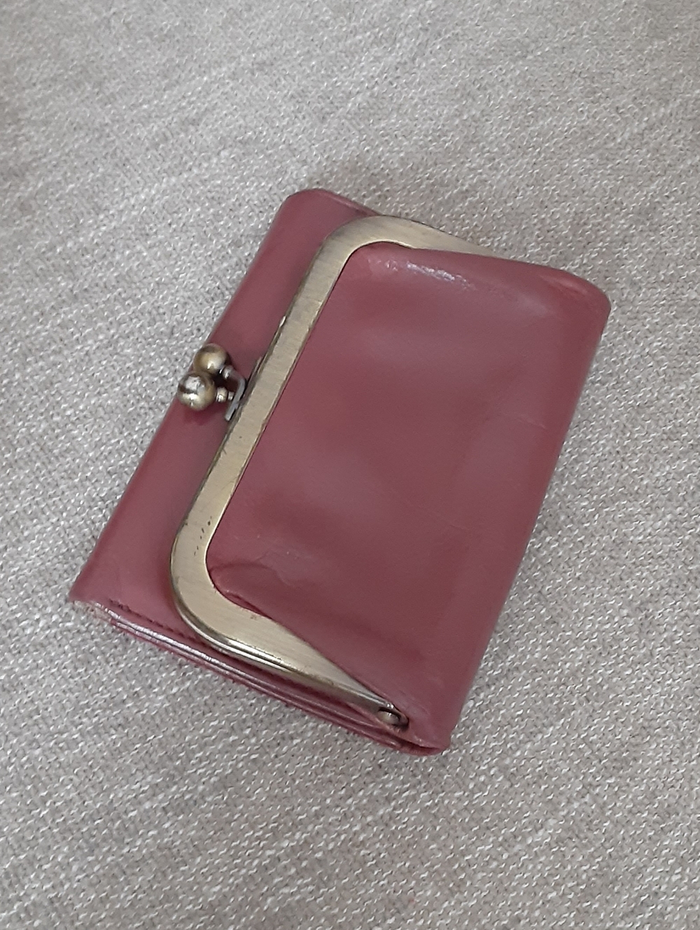 HOBO INTERNATIONAL BURGUNDY LEATHER SMALL WALLET